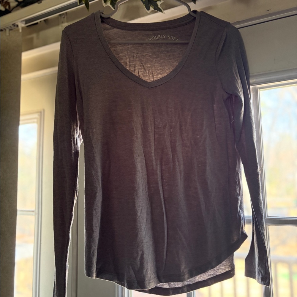 Aeropostale Women's Long-Sleeve V-Neck Top in Charcoal